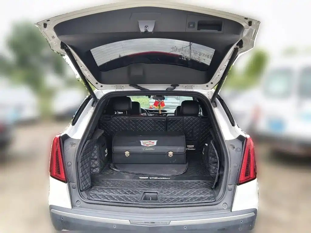 Cadillac XT5 — фото 10