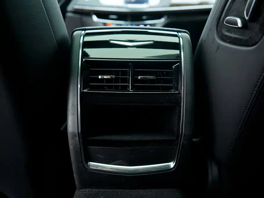 Cadillac CT6 — фото 20