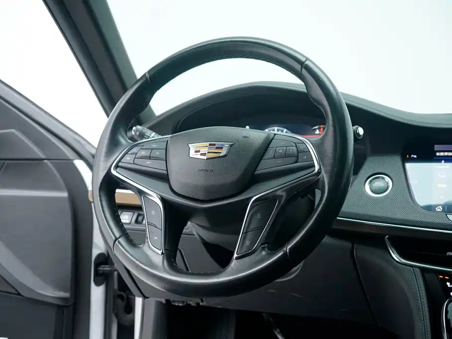 Cadillac CT6 — фото 16