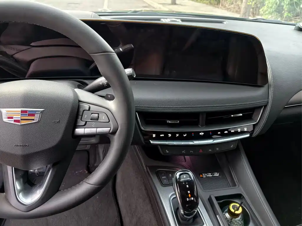 Cadillac CT5 — фото 4