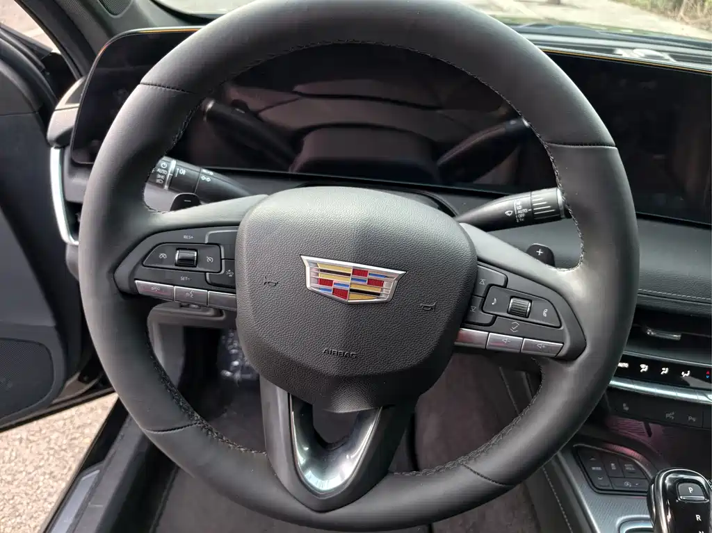 Cadillac CT5 — фото 10