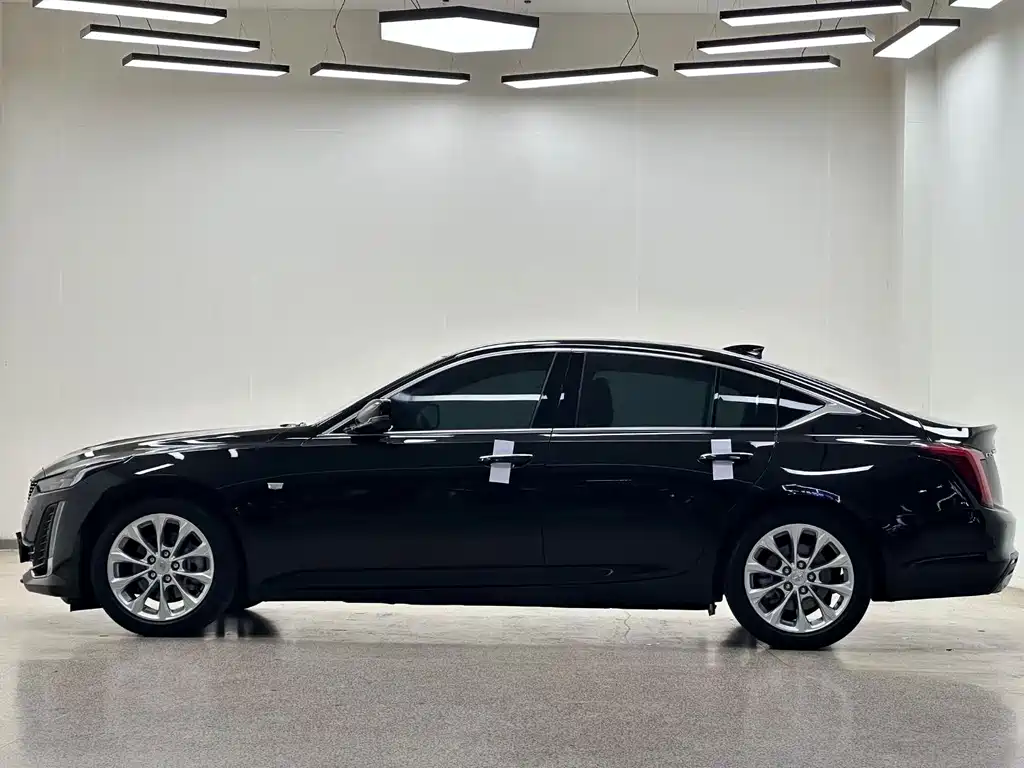 Cadillac CT5 — фото 8