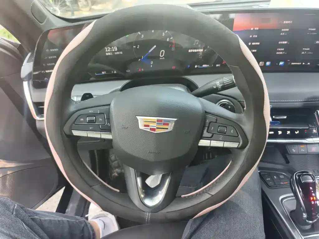 Cadillac CT5 — фото 11