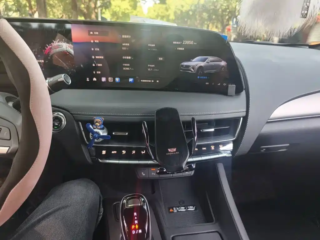 Cadillac CT5 — фото 14