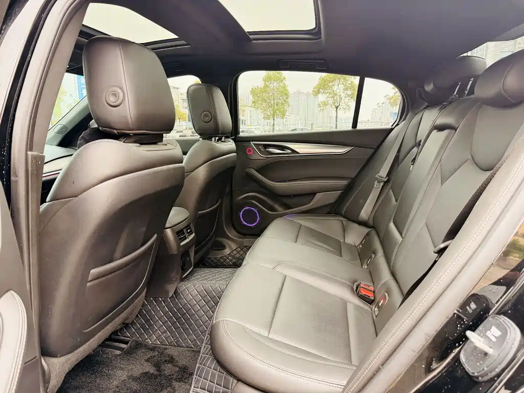 Cadillac CT5 — фото 7