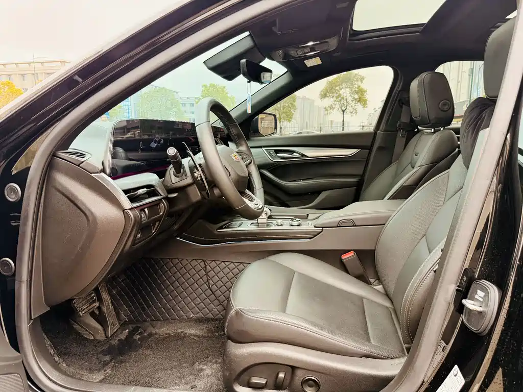 Cadillac CT5 — фото 9