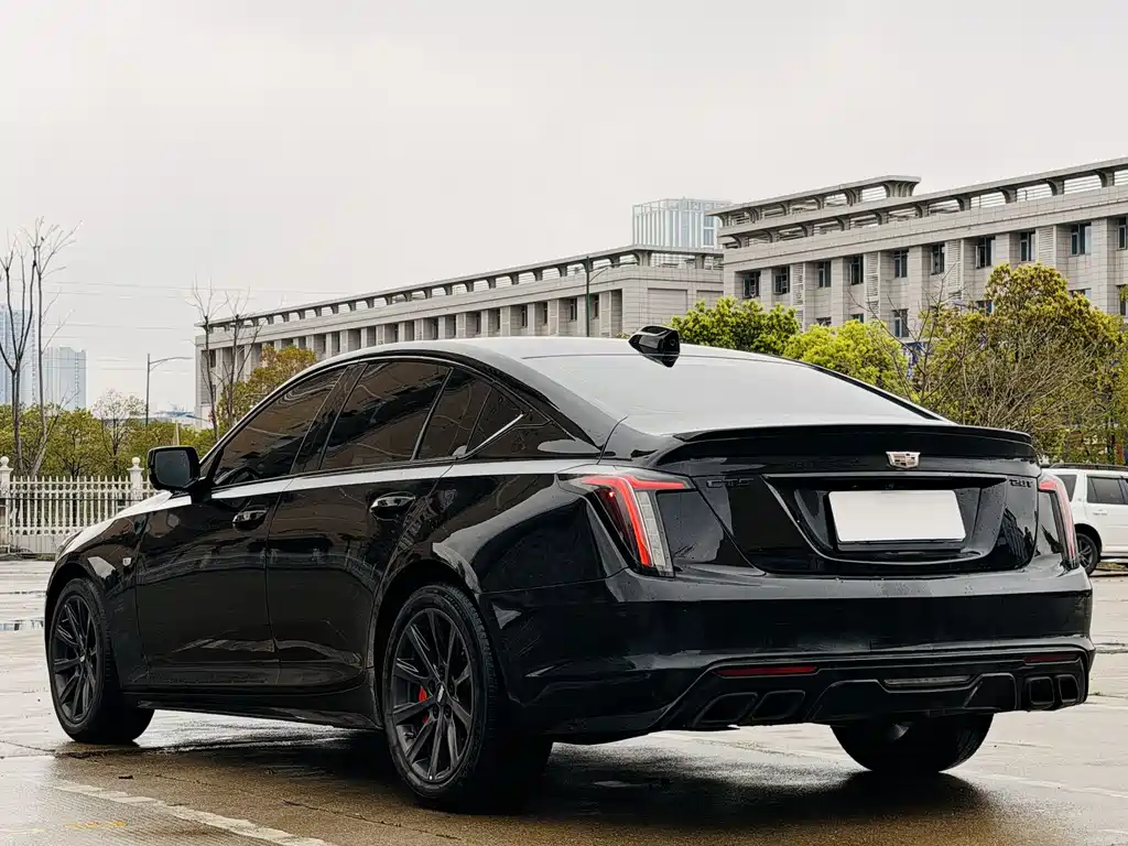 Cadillac CT5 — фото 10