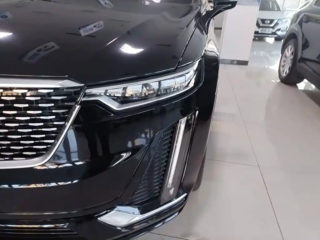 Cadillac XT6 — фото 24
