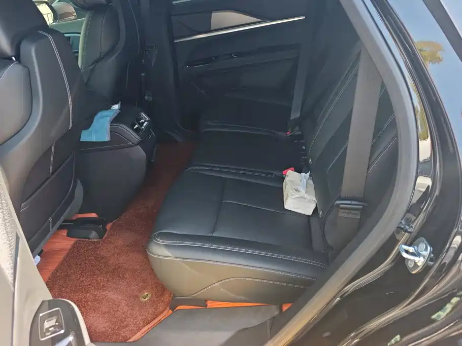 Cadillac XT5 — фото 11