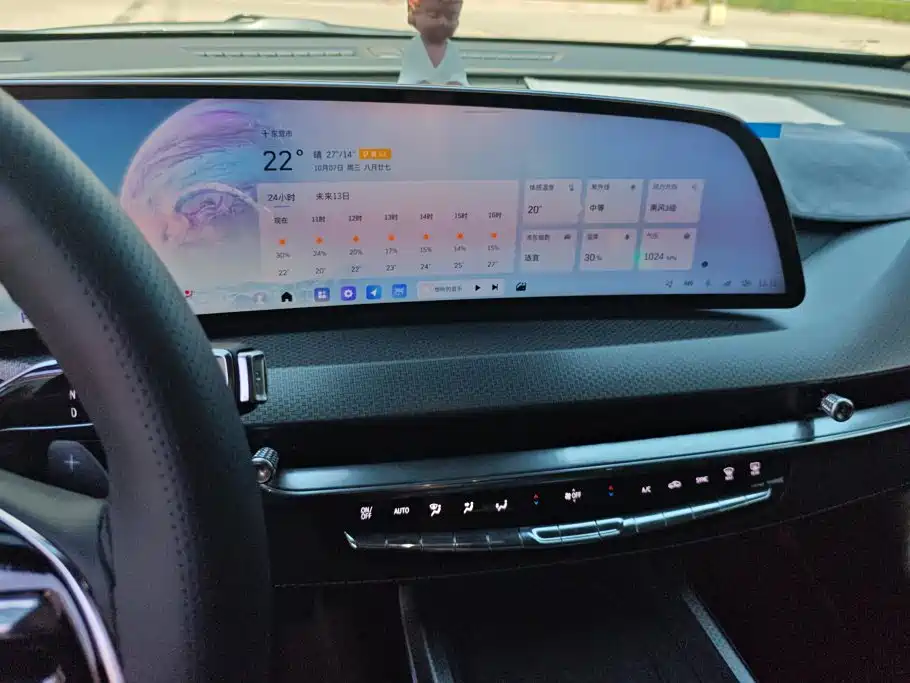 Cadillac XT5 — фото 13
