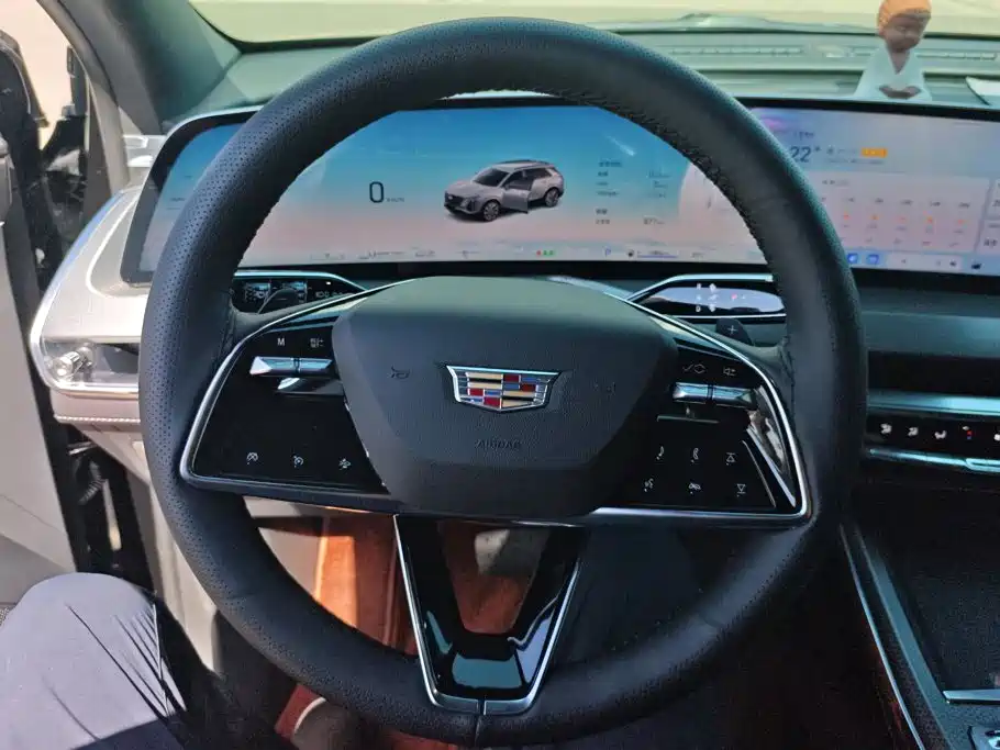 Cadillac XT5 — фото 15