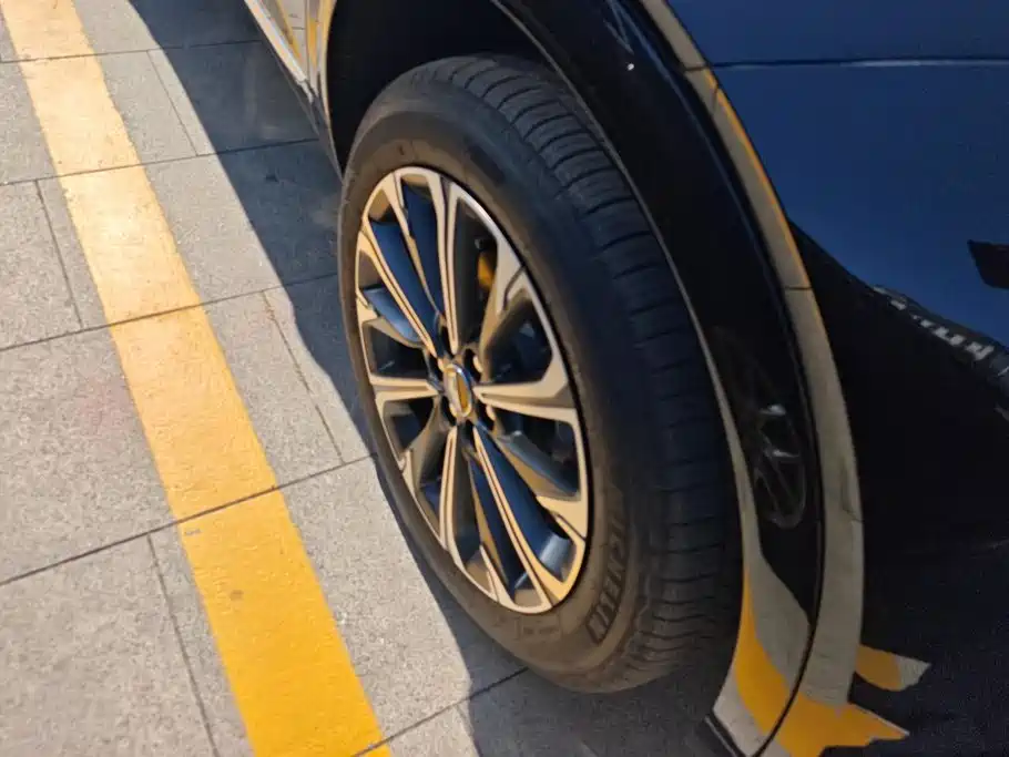 Cadillac XT5 — фото 6