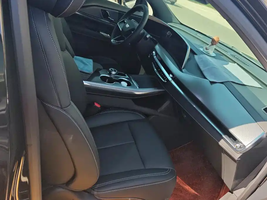 Cadillac XT5 — фото 8