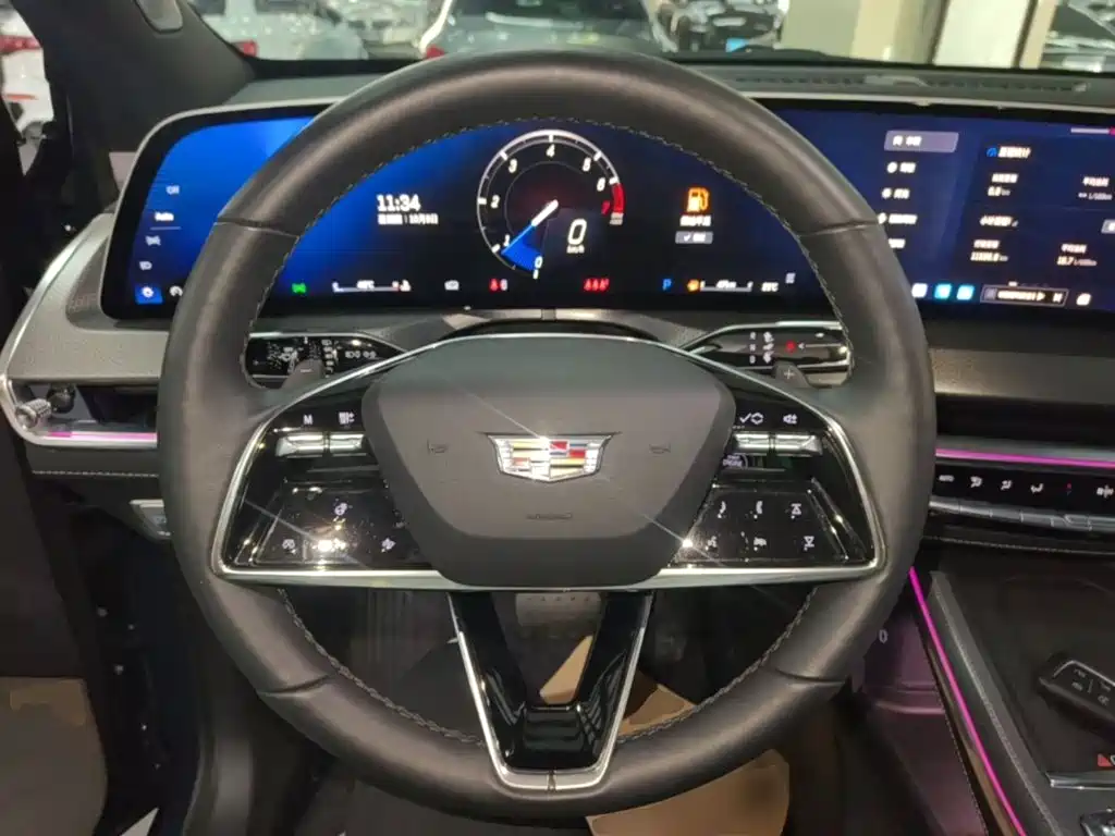 Cadillac XT5 — фото 11