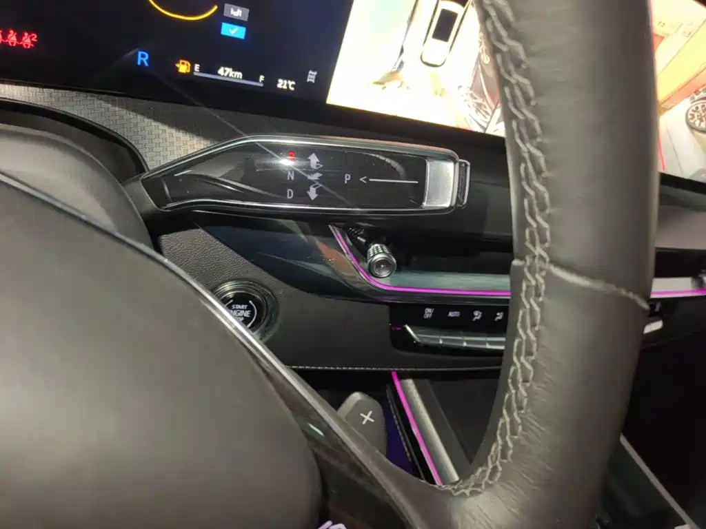 Cadillac XT5 — фото 14