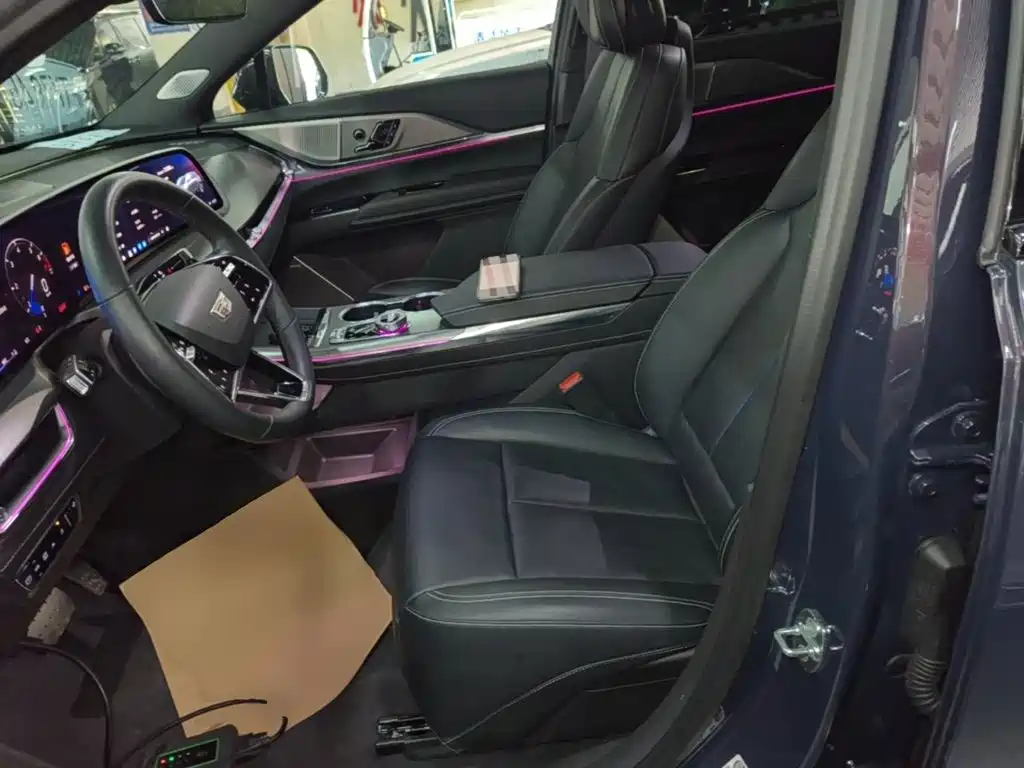 Cadillac XT5 — фото 15