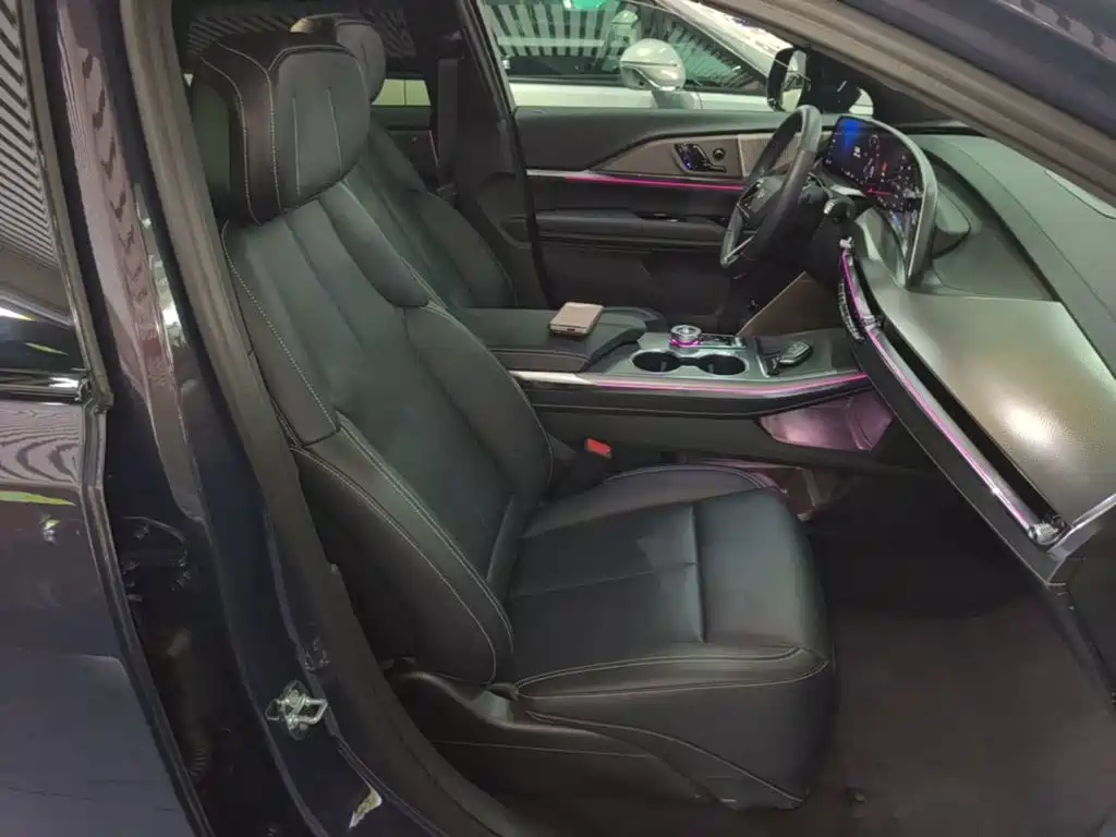 Cadillac XT5 — фото 25