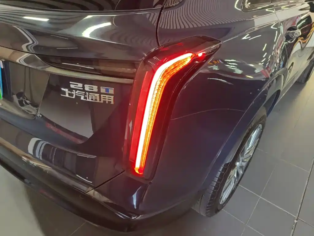 Cadillac XT5 — фото 8
