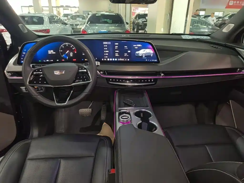 Cadillac XT5 — фото 10