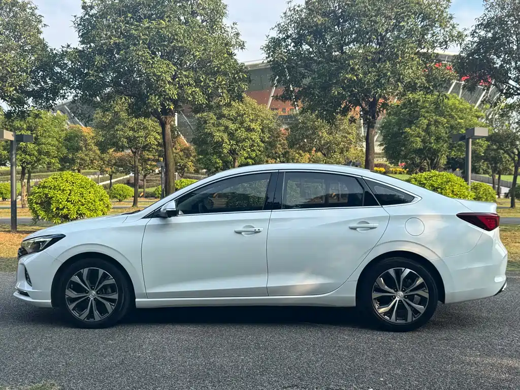 Changan Eado — фото 7