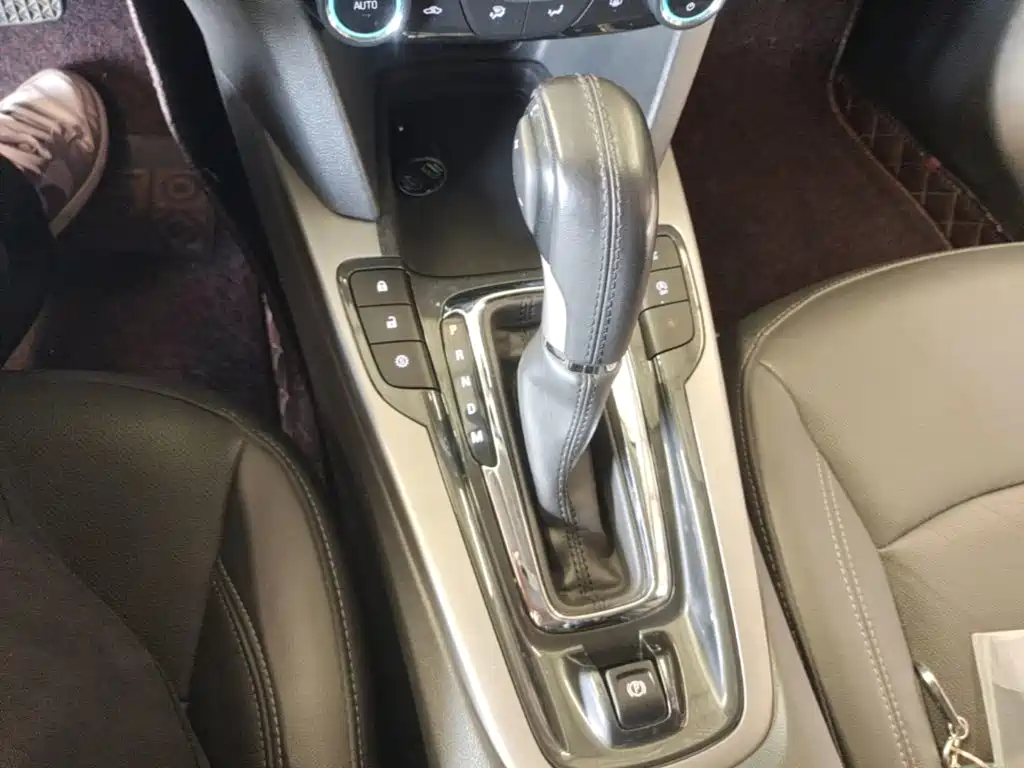 Chevrolet Malibu — фото 14