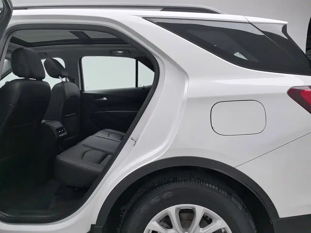 Chevrolet Equinox — фото 15