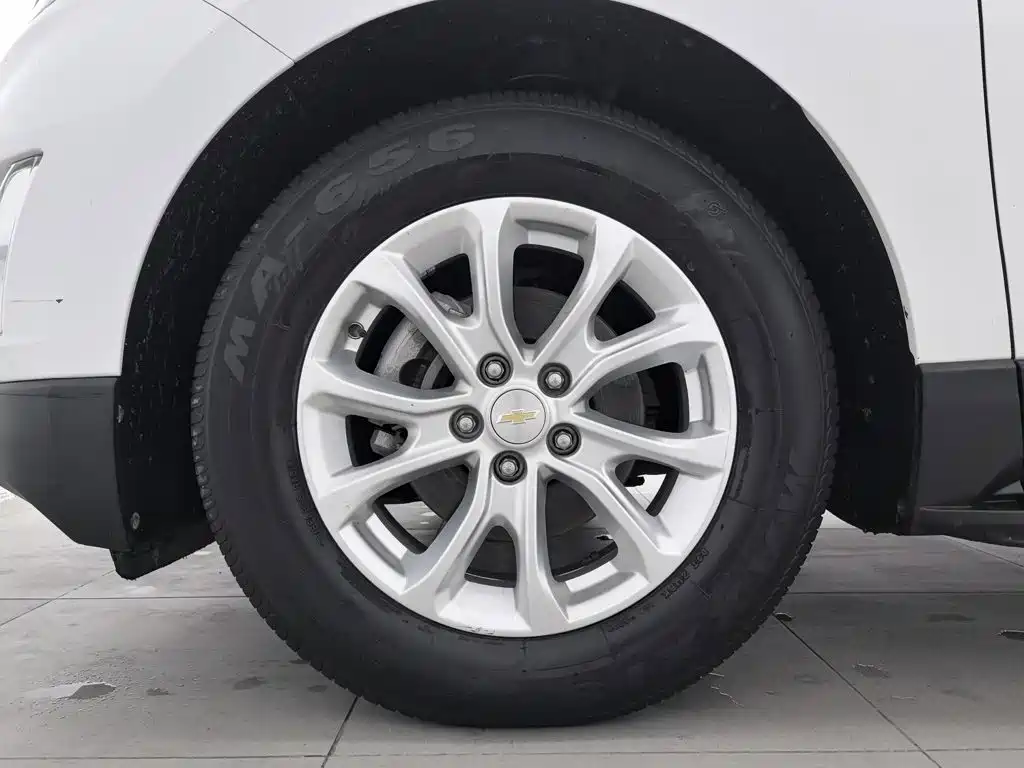 Chevrolet Equinox — фото 17