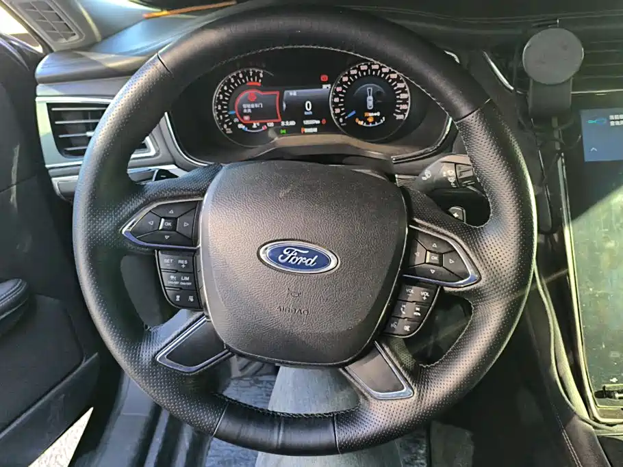 Ford Taurus — фото 15