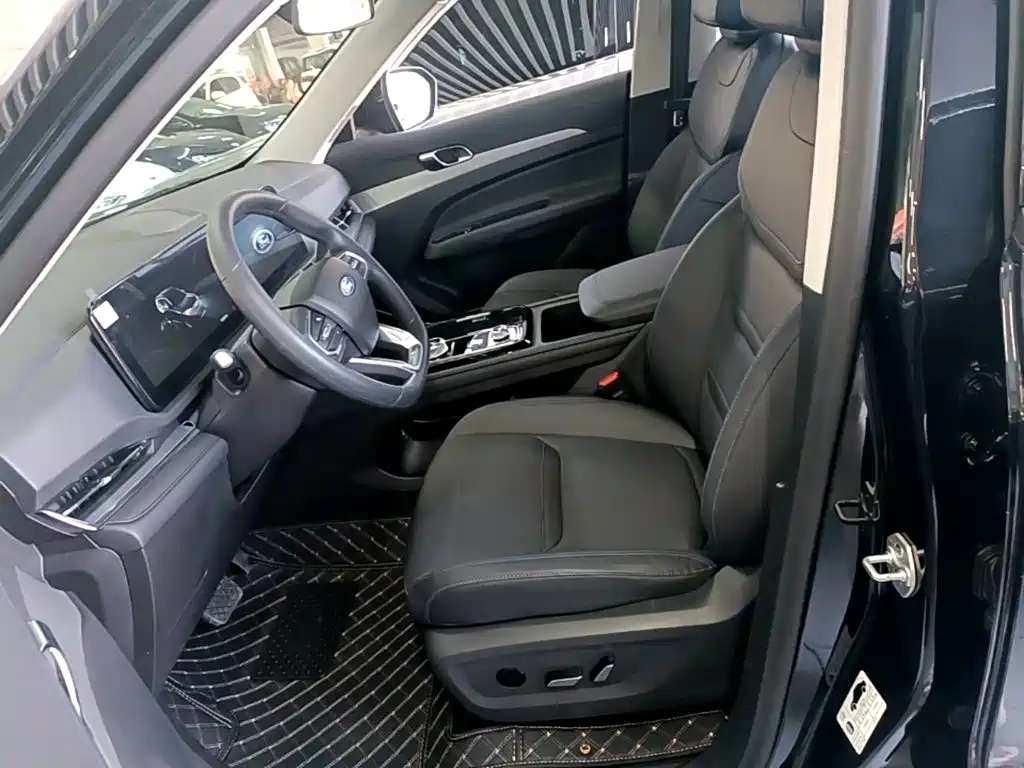 Ford Equator Sport — фото 15