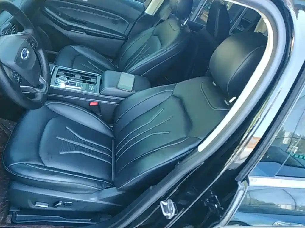 Ford Edge — фото 15