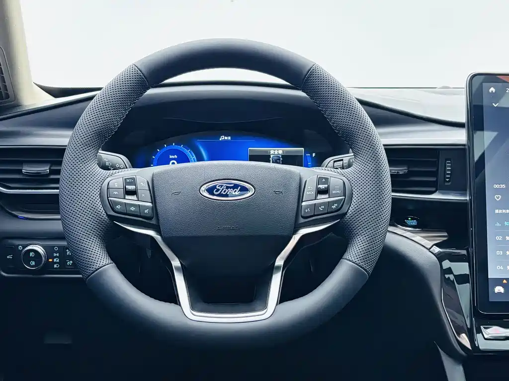 Ford Explorer — фото 15
