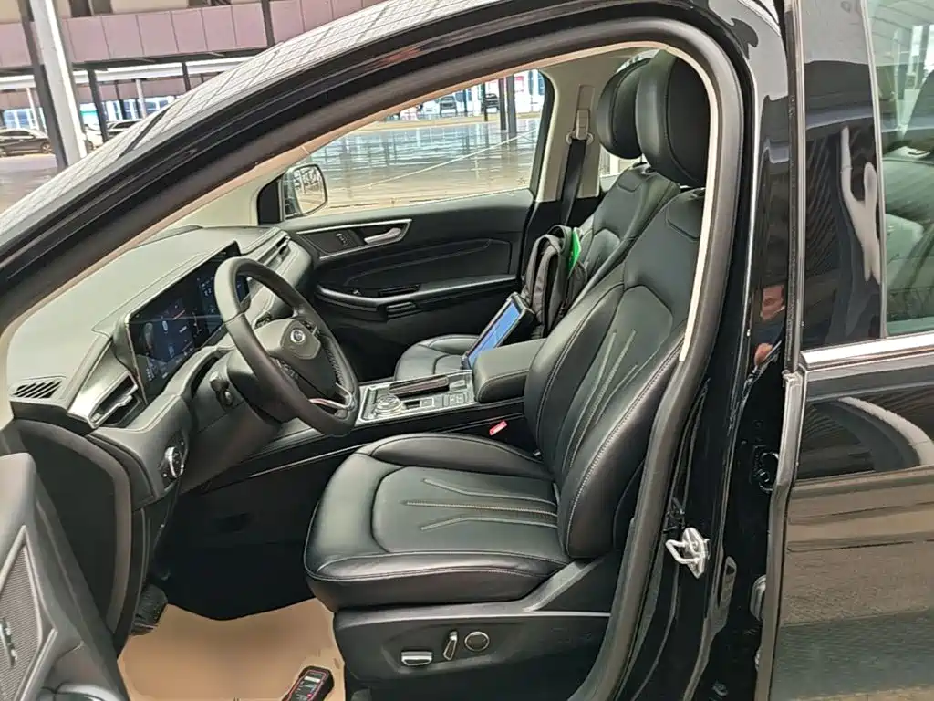 Ford Edge — фото 15