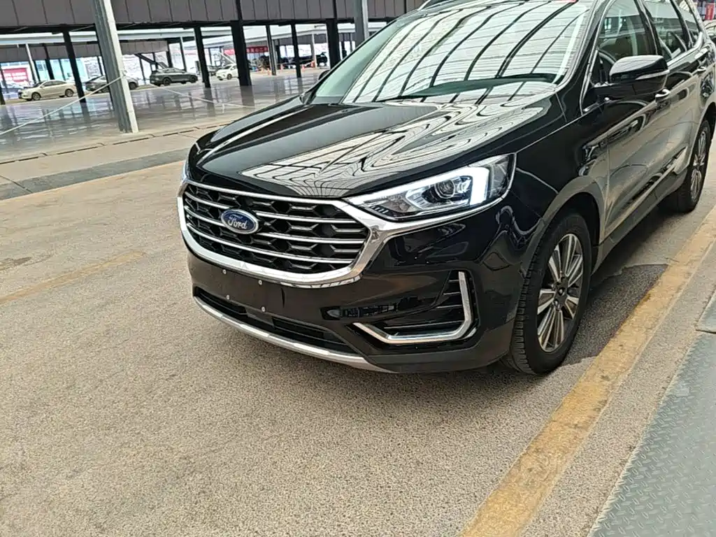 Ford Edge — фото 24