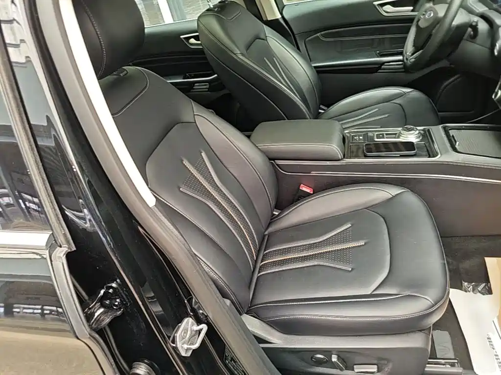 Ford Edge — фото 25