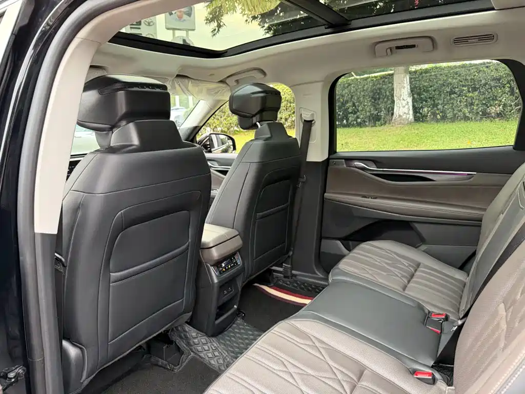 Ford Edge — фото 11