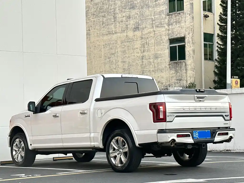 Ford F-150 Raptor — фото 13