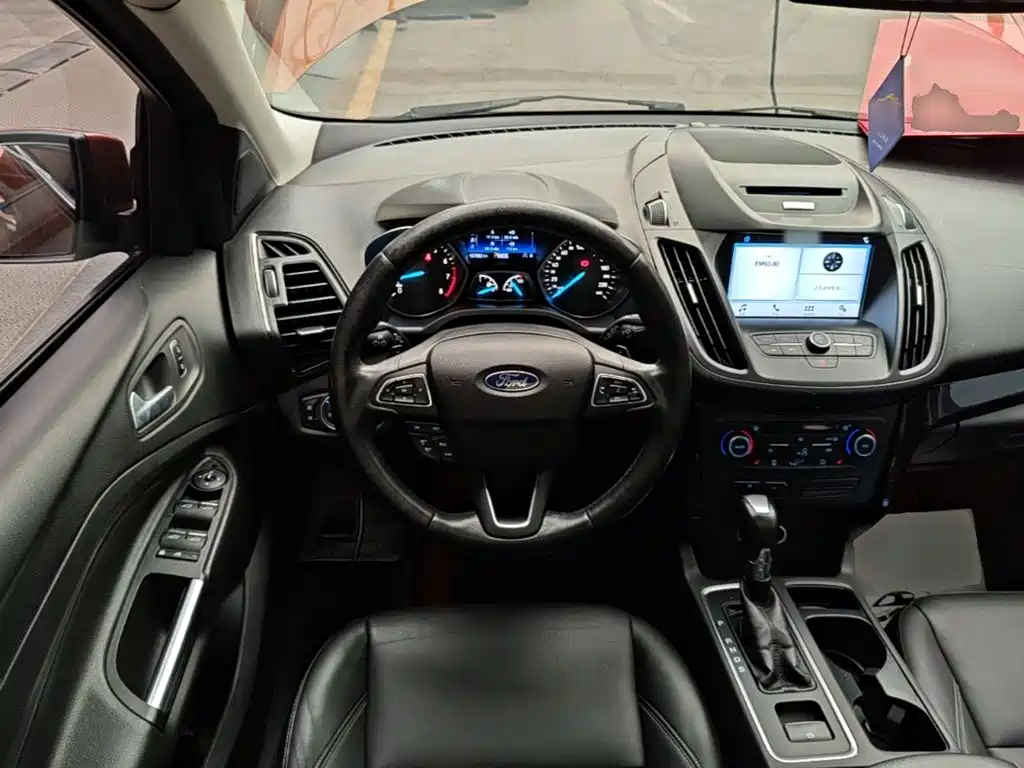 Ford Kuga — фото 11