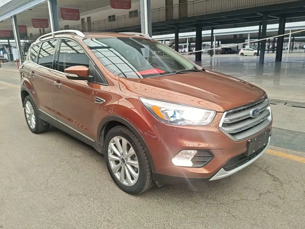 Ford Kuga — фото 4
