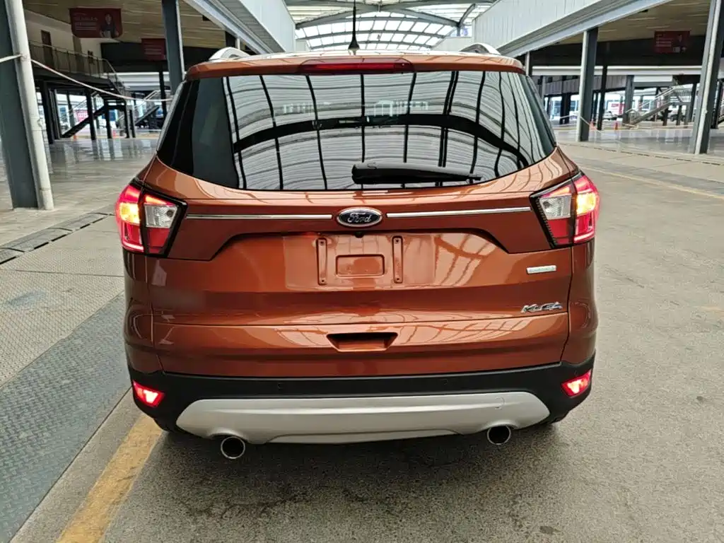 Ford Kuga — фото 6