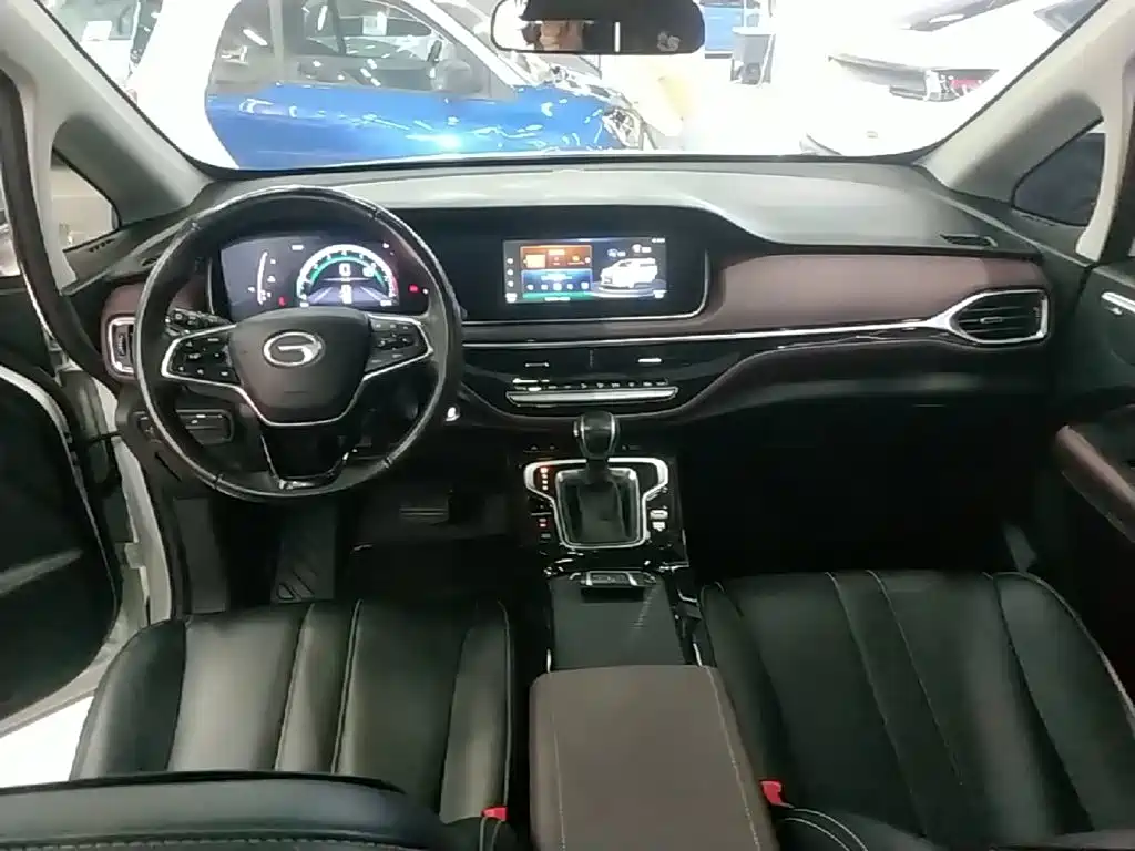 GAC Motor Trumpchi M6 — фото 10