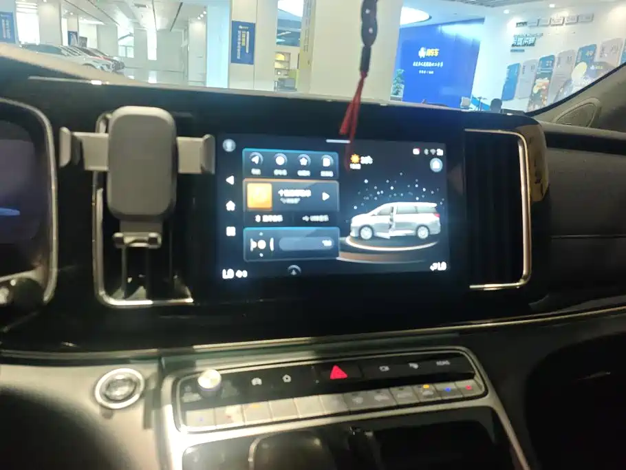 GAC Motor Trumpchi M8 — фото 13