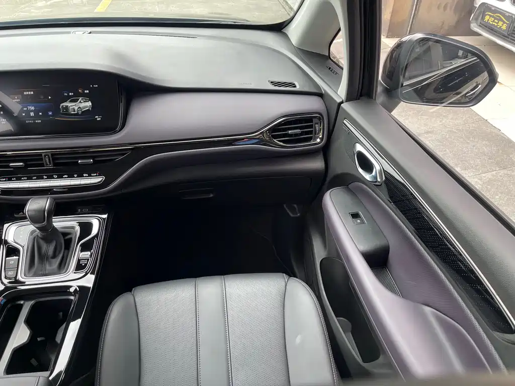 GAC Motor Trumpchi M6 — фото 11
