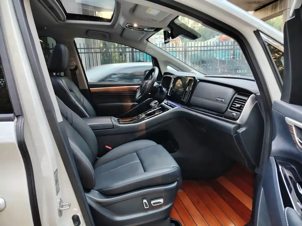 GAC Motor Trumpchi M8 — фото 10
