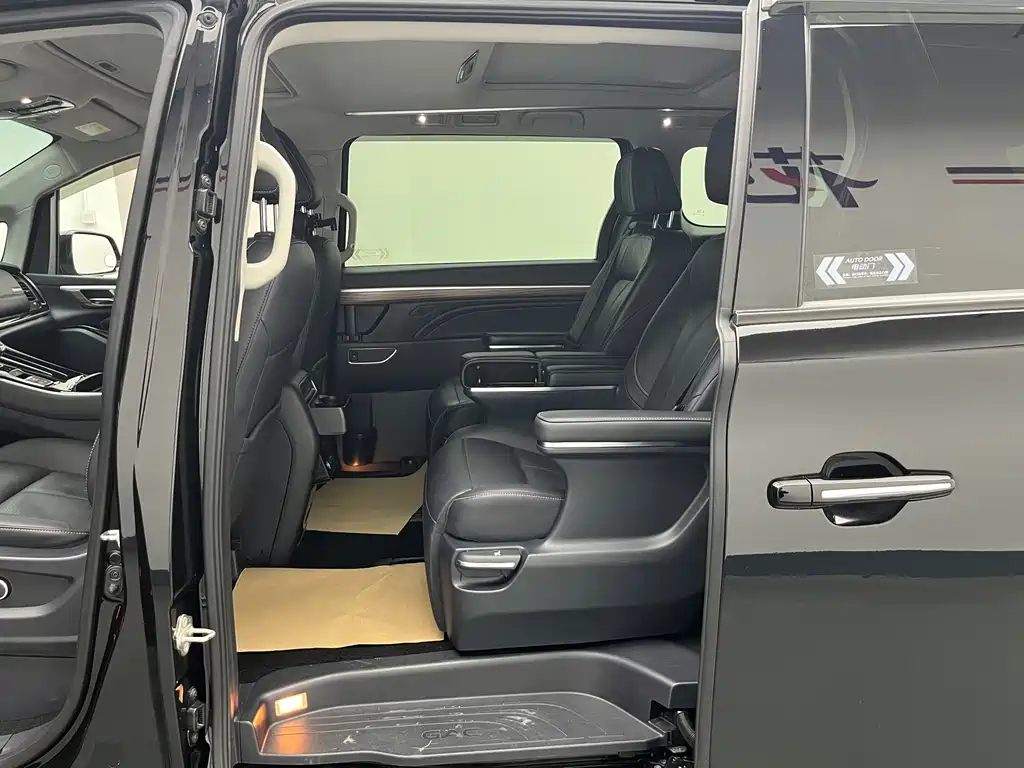 GAC Motor Trumpchi M8 — фото 15