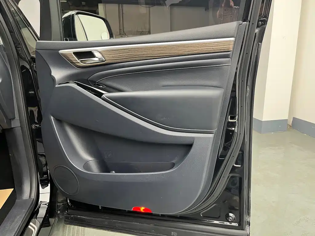 GAC Motor Trumpchi M8 — фото 24