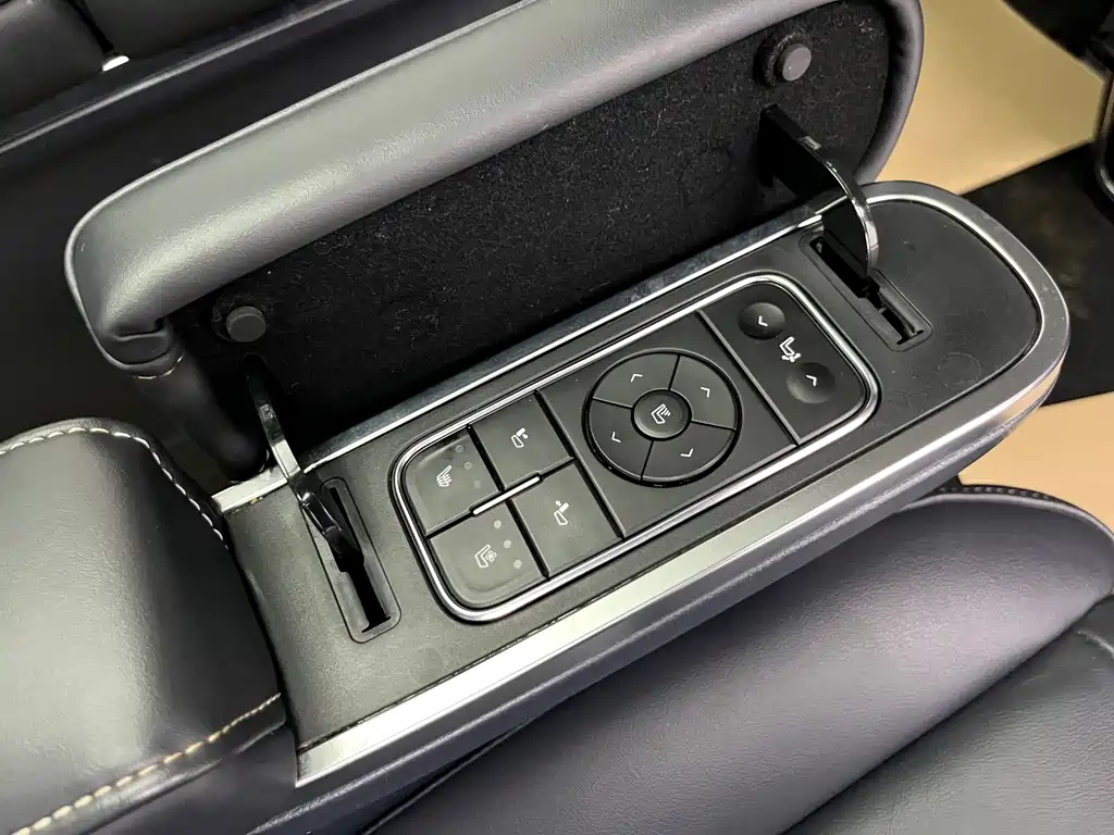 GAC Motor Trumpchi M8 — фото 27