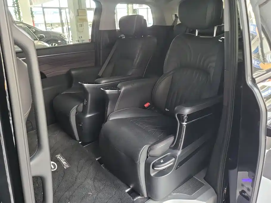 GAC Motor Trumpchi M8 — фото 11