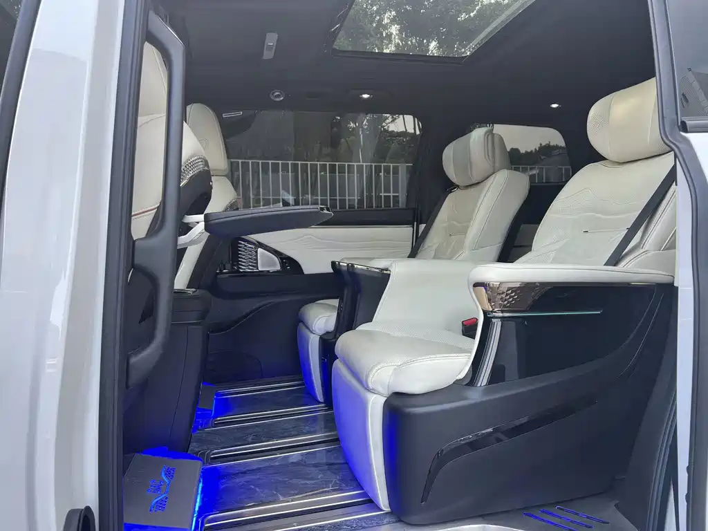 GAC Motor Trumpchi M8 — фото 23
