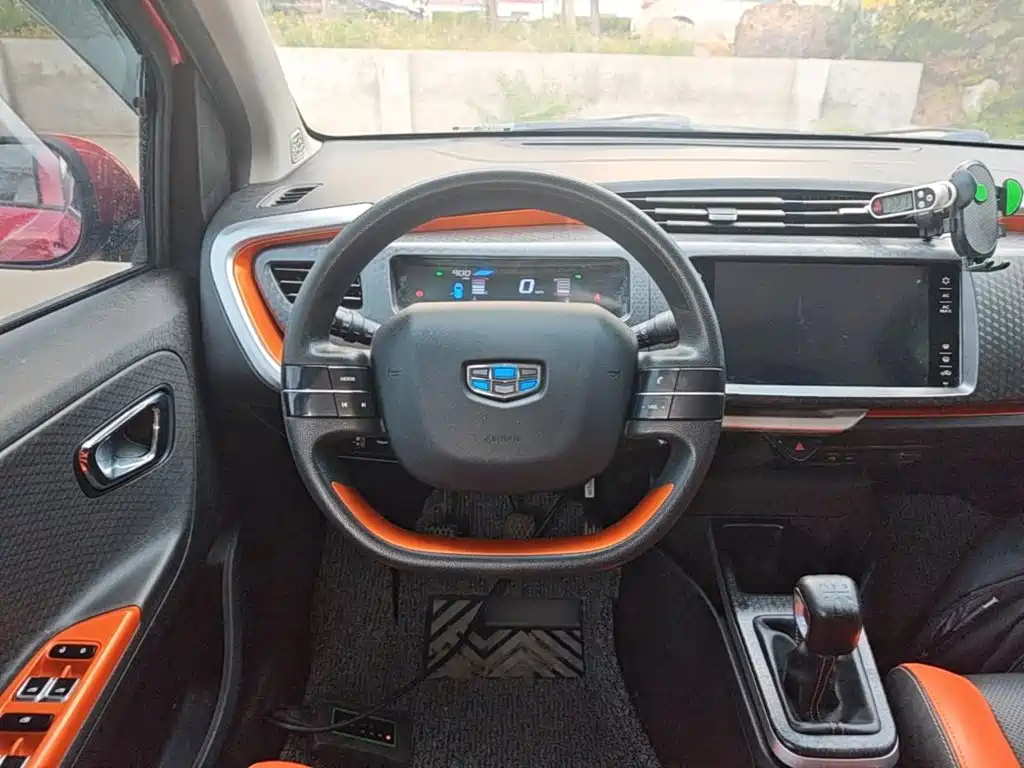 Geely Vision X1 — фото 11