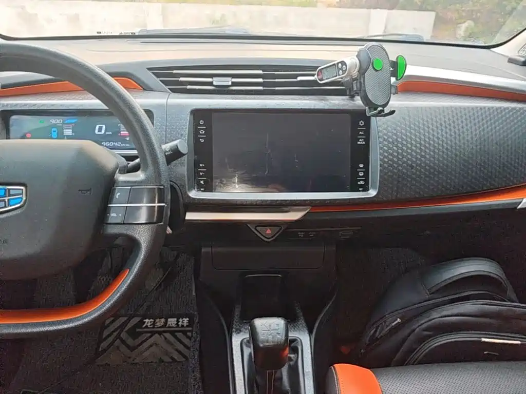 Geely Vision X1 — фото 13